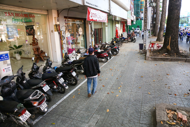 via he sai gon sau khi duoc phan chia bang vach ke nguoi di bo thoai mai dan buon ban hai long