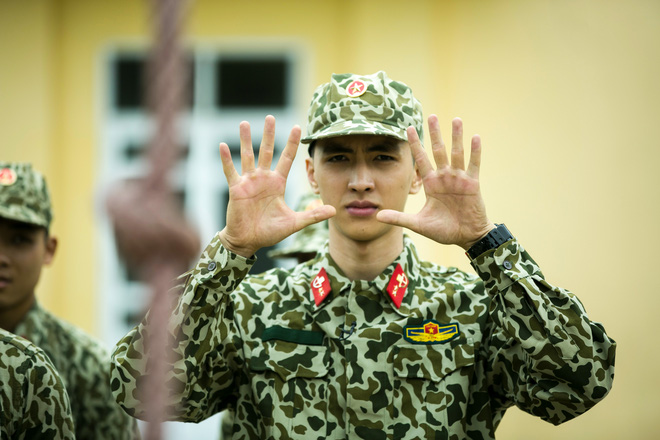 nhap ngu ca si quoc thien van doi uong sua va chong doi chi huy