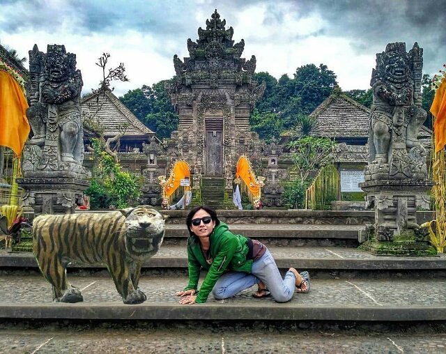 loat anh che buc tuong ho mat ngao khong cuoi sac nuoc bot khong tinh tien