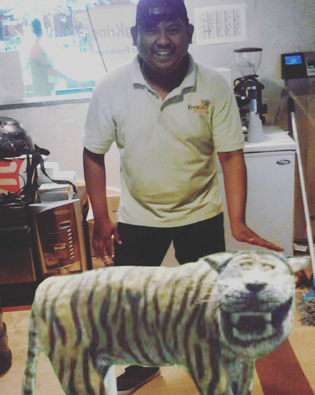 loat anh che buc tuong ho mat ngao khong cuoi sac nuoc bot khong tinh tien