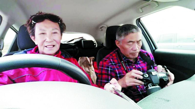chuyen du lich gian di cua cap vo chong gia khien ban nhan ra hanh phuc chang o dau xa