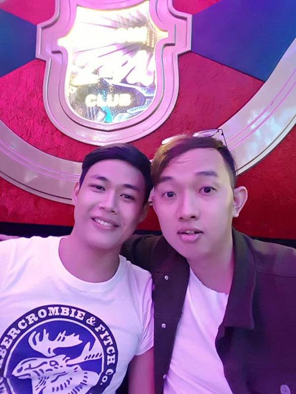 hot boy tra sua le tan loi di dong clip hai co han quan ly rieng