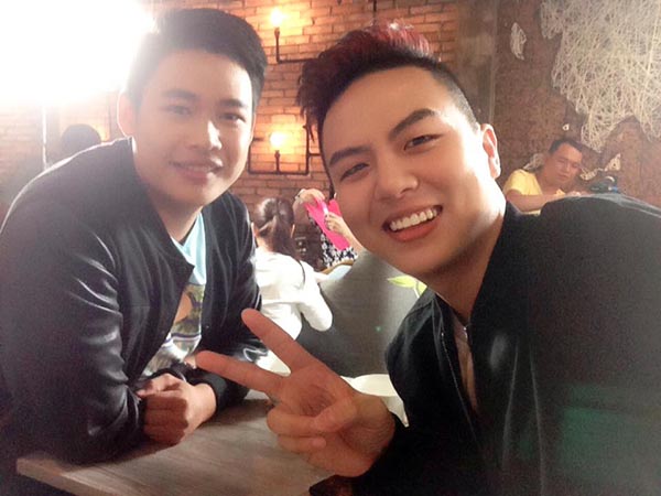 hot boy tra sua le tan loi di dong clip hai co han quan ly rieng