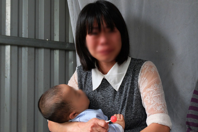 nguoi me bat con gai 3 tuoi coi het do dung ngoai mua ret tung bi lua ban sang trung quoc