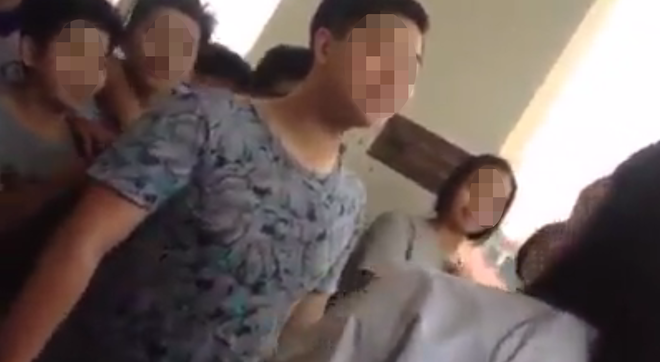 clip nam sinh danh giat toc ban nu gay buc xuc tren mang xa hoi