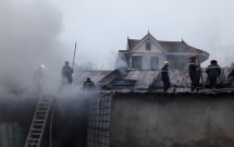 nghe an chay kho hang gan 50 chien sy pccc dap lua rong ra 2 tieng