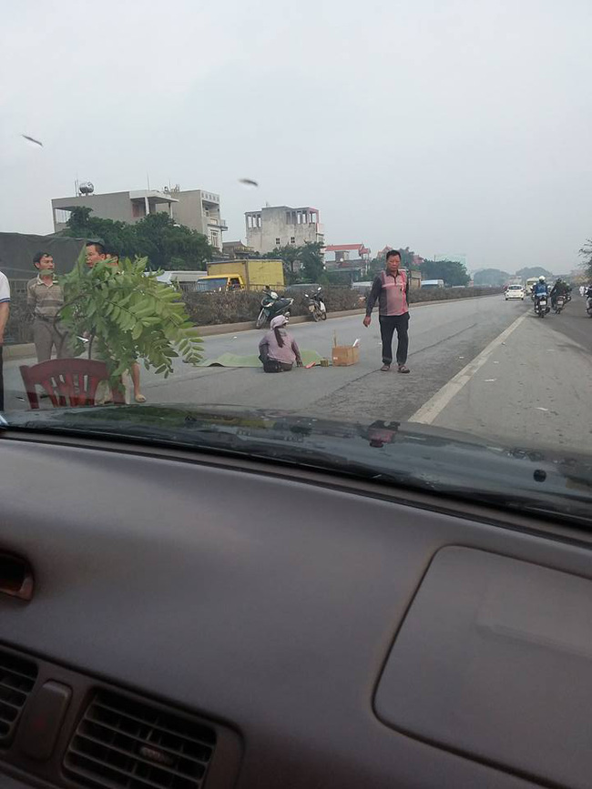 hung yen bang qua duong nguoi di bo bi xe container dam tu vong