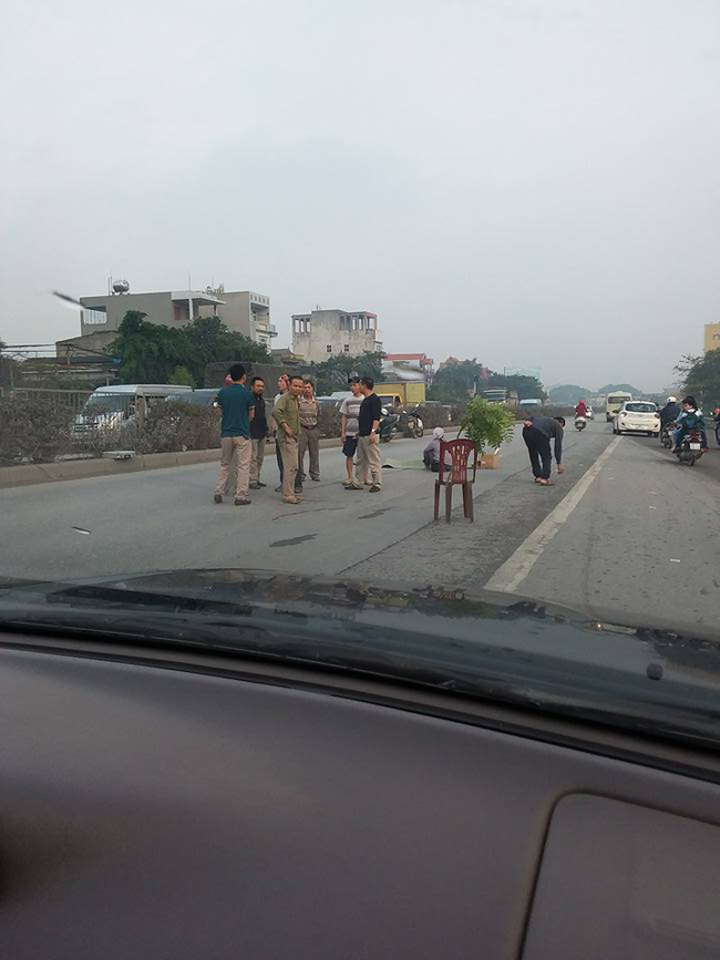 hung yen bang qua duong nguoi di bo bi xe container dam tu vong