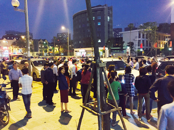 ha noi chu dau tu chan ham khong cho o to vao chung cu ho guom plaza khien giao thong tac nghen
