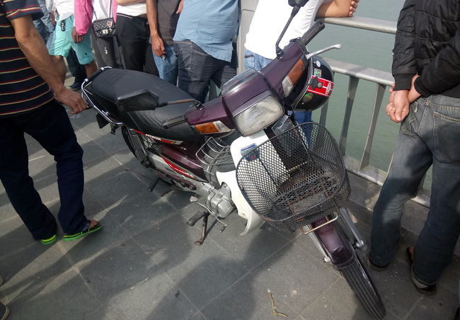 nam thanh nien bat ngo lao xuong song huong tu tu