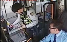nguoi phu nu han quoc bo quen dien thoai va hanh dong khong the ngo toi cua canh sat va nguoi dan noi nay