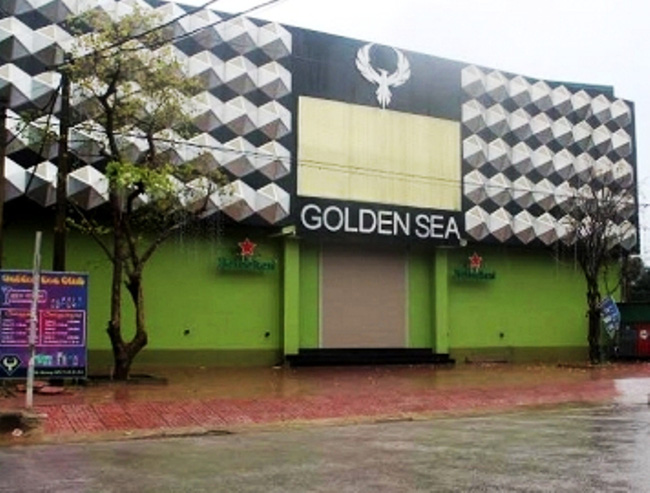 nghe an nghi quan bar tinh sai tien rut dao dam thung bung khach vi dam can ngan