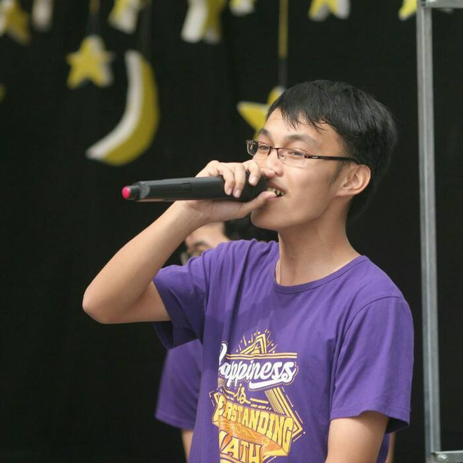 cau hoc sinh lop 12 va phan thuyet trinh mon hoa khien ca lop bat ngo