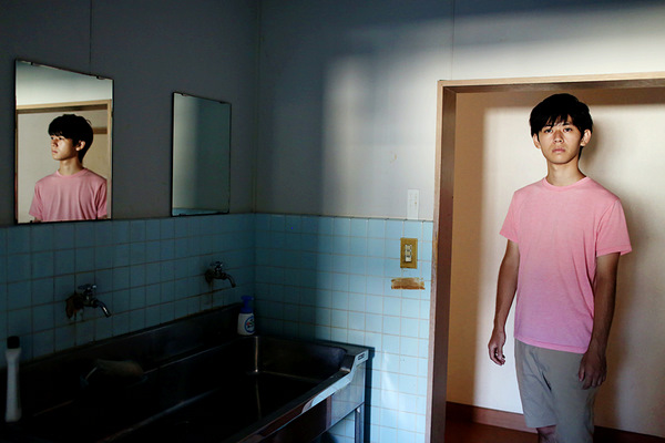 ven buc man bi mat ve cuoc song lan khuat hang chuc nam trong nhung can phong cua hon trieu nguoi nhat