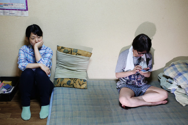 ven buc man bi mat ve cuoc song lan khuat hang chuc nam trong nhung can phong cua hon trieu nguoi nhat