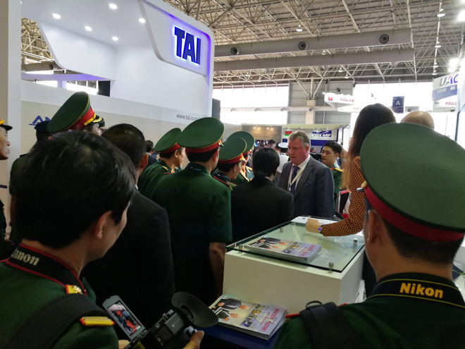 tiem kich su 30sme ruc sang tai trien lam lima 2017 goi ten khach hang dau tien