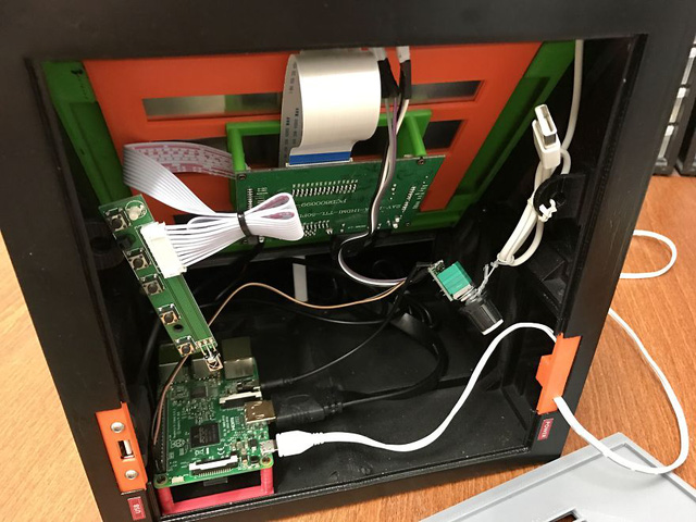 retrocade may game thung cuc doc duoc tao ra boi cong nghe in 3d