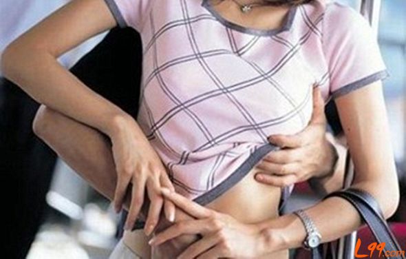 be gai bi nhom 6 nguoi thay nhau cuong hiep livestream tren facebook nguoi xem khong ai len tieng