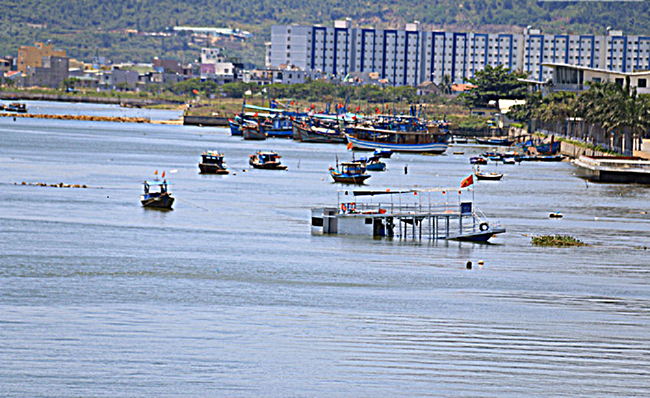 vang luat su phien toa xet xu vu lat tau tren song han khien 3 nguoi chet o da nang bi hoan