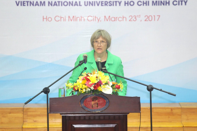nu hieu truong cua dai hoc harvard the gioi nay khong phai cua rieng dan ong