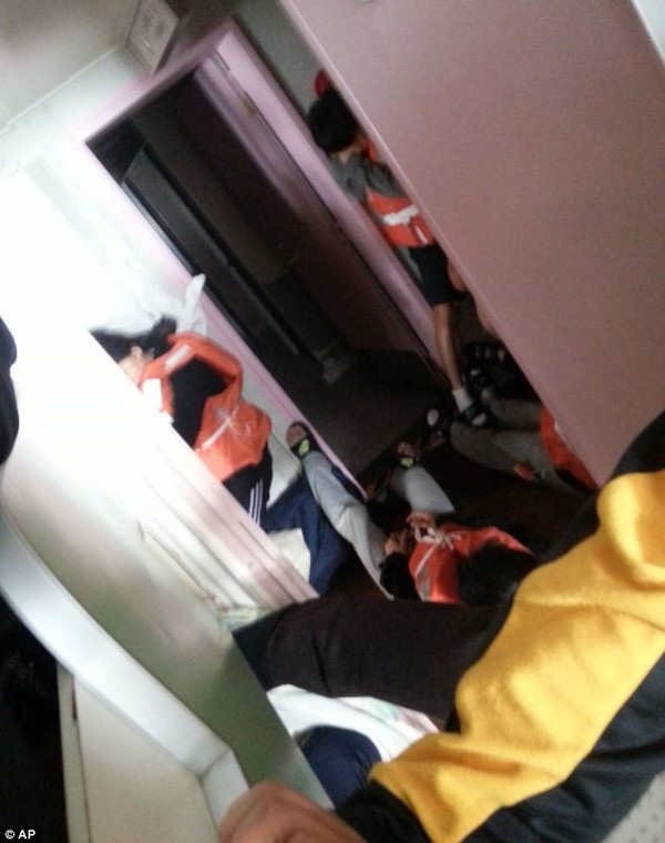 loat hinh am anh trong tham kich chim pha sewol cuop di sinh mang cua gan 300 hoc sinh o han quoc 3 nam truoc