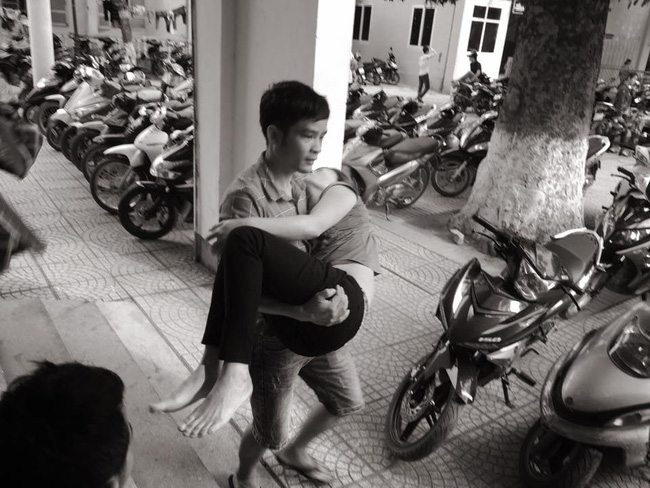 me khoc ngat dua con tu vong chua ro nguyen nhan tro ve nha mai tang