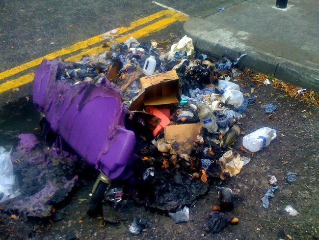 hit khoi thai tu thung rac thu vui tim cam giac hung phan day nguy hiem cua thanh nien anh