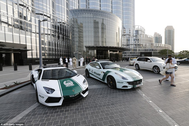da co xe sieu xin gio con nhanh nhat the gioi canh sat o dubai dung la suong khong ai bang
