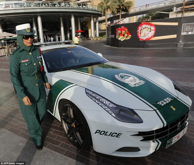 da co xe sieu xin gio con nhanh nhat the gioi canh sat o dubai dung la suong khong ai bang
