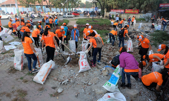 thac si boc rac voi du an chu nhat xanh keu goi moi nguoi chung tay bao ve moi truong