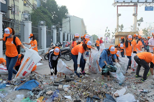 thac si boc rac voi du an chu nhat xanh keu goi moi nguoi chung tay bao ve moi truong