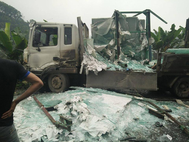 tuyen quang xe tai cho kinh va cham xe khach 45 cho nhieu nguoi bi thuong