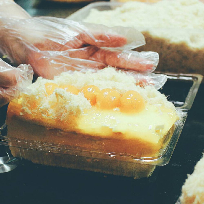 ha noi dau cu phai via he moi dat khach quan banh bien hieu be xiu khuat trong khu tap the van dong nuom nuop