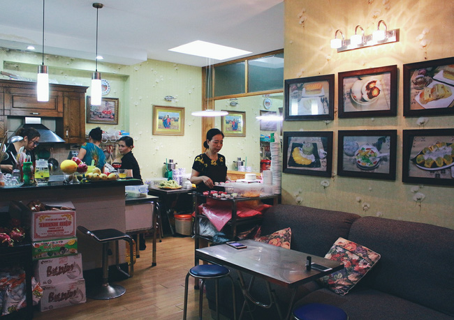 ha noi dau cu phai via he moi dat khach quan banh bien hieu be xiu khuat trong khu tap the van dong nuom nuop