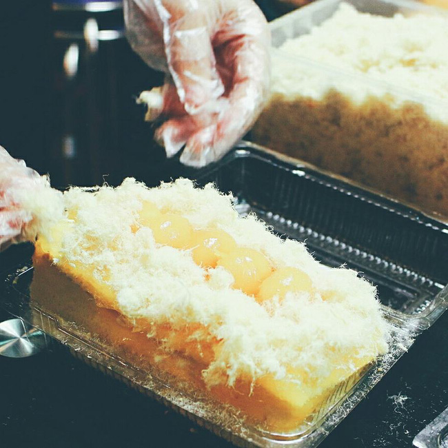 ha noi dau cu phai via he moi dat khach quan banh bien hieu be xiu khuat trong khu tap the van dong nuom nuop