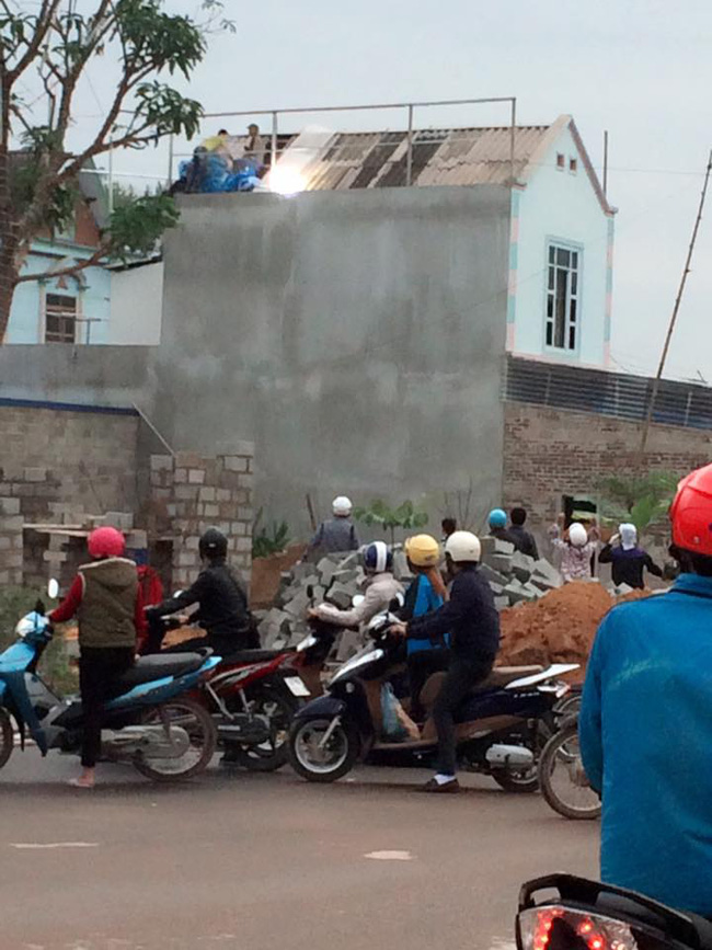 thai nguyen nam thanh nien han mai ton tren noc nha bi dien giat tu vong tai cho