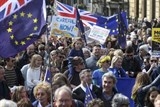 Hàng nghìn người Anh tuần hành phản đối Brexit