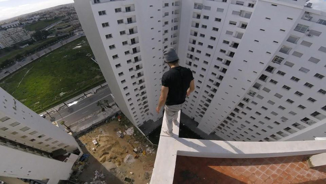 video thanh nien dua gion voi tu than khien nguoi xem thot tim