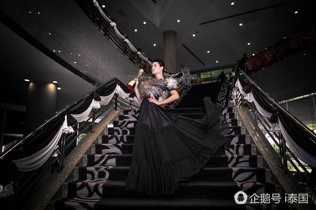 chang trai tham hoa thoi trang thai lan ngay ay bay gio ra sao