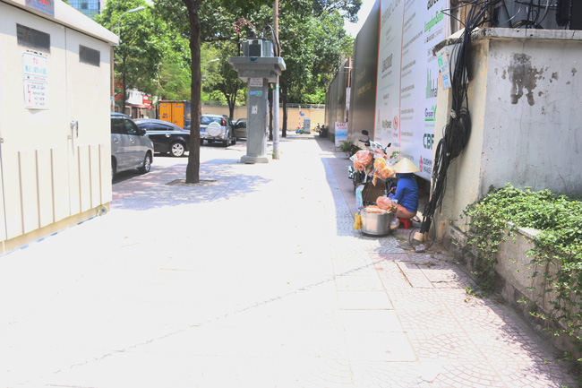 nguoi ban hang rong o quan 1 ban khoan truoc thong tin doi ganh hang len facebook