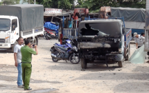 xe tai boc chay du doi lan sang 3 nha dan o sai gon