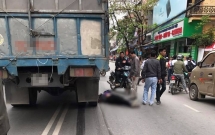 bac ninh xe tai va cham voi xe dap dien 1 hoc sinh bi keo le gan chuc met