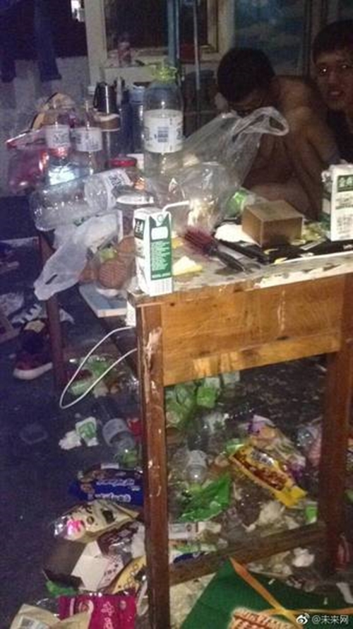 nhung can phong ky tuc ban con hon ca bai rac cua sinh vien trung quoc khien nhieu nguoi hoang hon