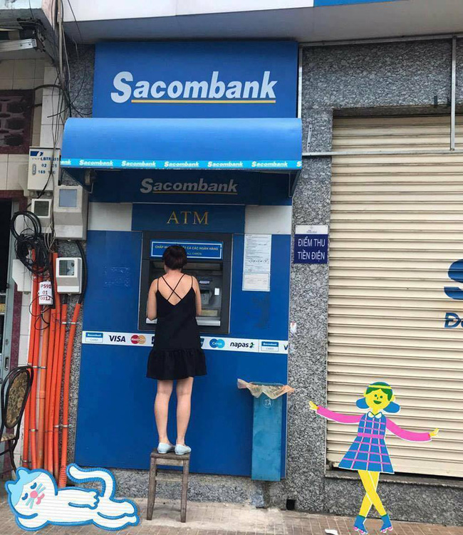 can canh cay atm trong buc anh gay bao mxh co gai bac ghe rut tien vi bac them da bi do bo