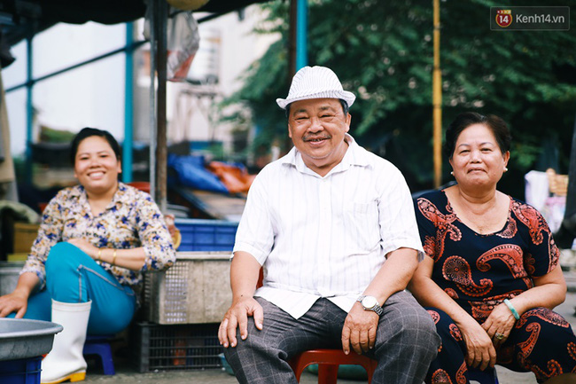 chuyen ong nam hap lay dat nha minh mo cho cho nguoi ban hang rong o sai gon