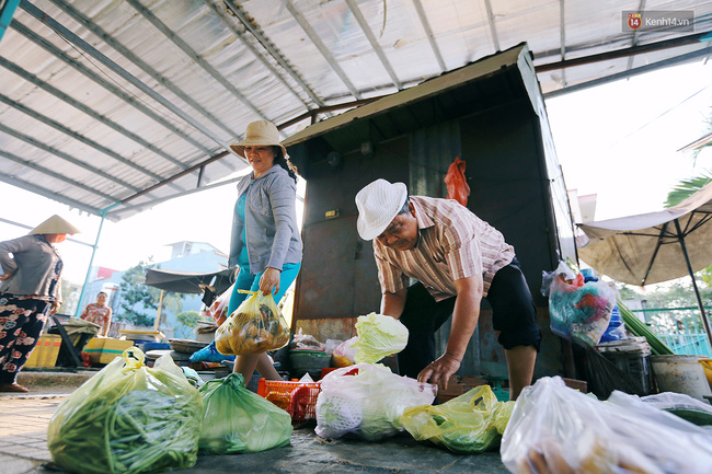 chuyen ong nam hap lay dat nha minh mo cho cho nguoi ban hang rong o sai gon