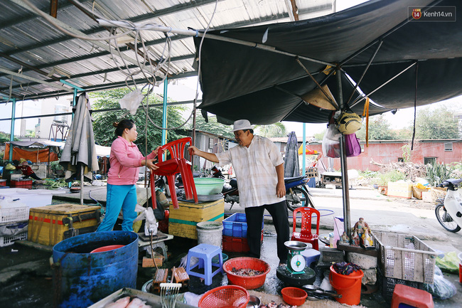 chuyen ong nam hap lay dat nha minh mo cho cho nguoi ban hang rong o sai gon