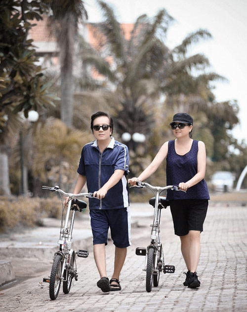 nguoi phu nu tu bo su nghiep lam vo 2 cua danh ca elvis phuong