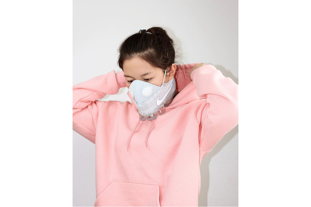 het adidas yeezy boost v2 nike air vapormax lai tiep tuc bi nghe si trung quoc che thanh khau trang