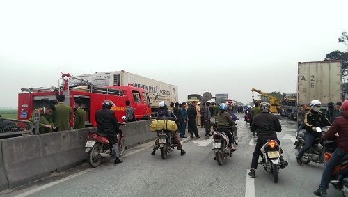 thanh hoa xe giuong nam bi thieu rui tren quoc lo 1a